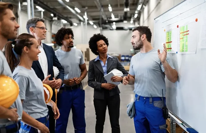 Nowoczesne szkolenia techniczne jako przepustka do lepszej pracy w branży budowlanej