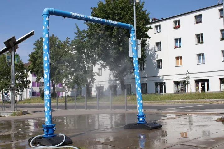 W Piekarach ruszyły kurtyny wodne. Miasto szykuje się na gorące dni