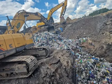 Mafia śmieciowa na Konarskiego – sieć powiązań, kontrole i zatrzymania w Piekarach