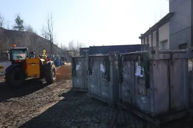 Niebezpieczne mauzery z Konarskiego znikają. Sprawa wchodzi w finał