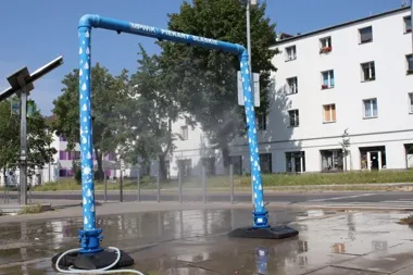 W Piekarach ruszyły kurtyny wodne. Miasto szykuje się na gorące dni