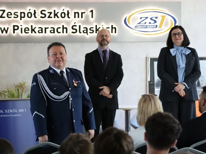 Policyjna klasa rozpoczęła rok szkolny. Komendant zachęca do służby