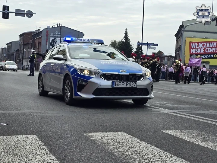 Policjanci zabezpieczali różową akcję w Piekarach Śląskich