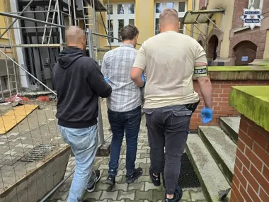 Po chodniku i z blisko 1,7 promila. 37-latek trafił do aresztu