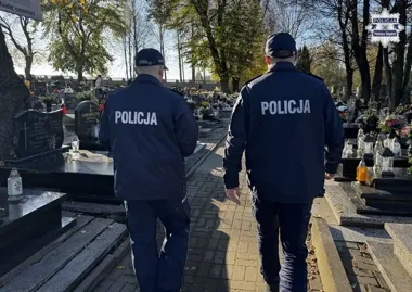 Na cmentarzu wystarczy chwila nieuwagi. Policja ostrzega przed kradzieżą