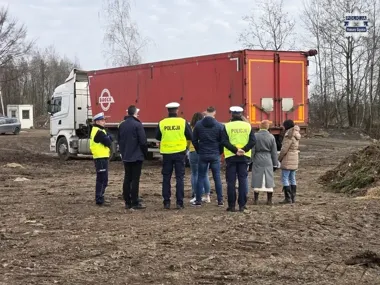 Na Konarskiego zatrzymali ciężarówki z ładunkiem, którego nie wolno składować